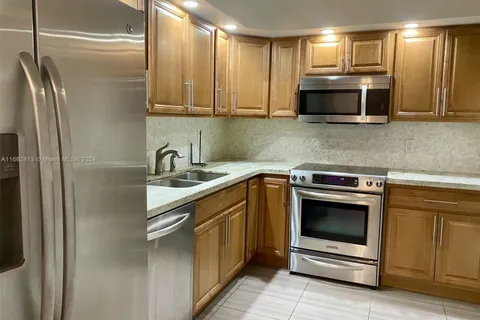 400 Kings Point Dr # 224, Sunny Isles Beach FL 33160