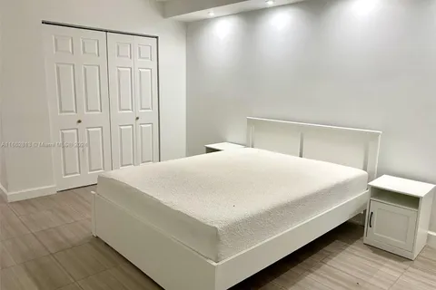 400 Kings Point Dr # 224, Sunny Isles Beach FL 33160
