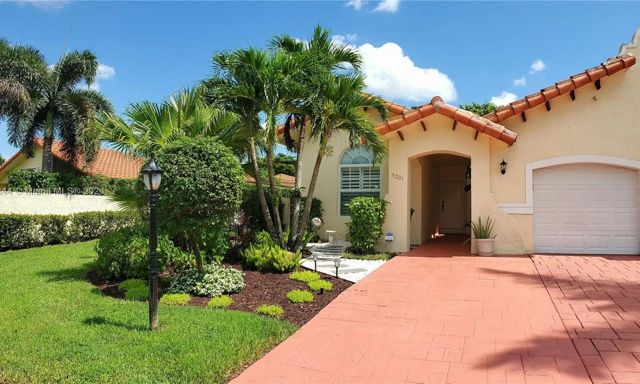 5201 Casa Real Dr, Delray Beach FL 33484