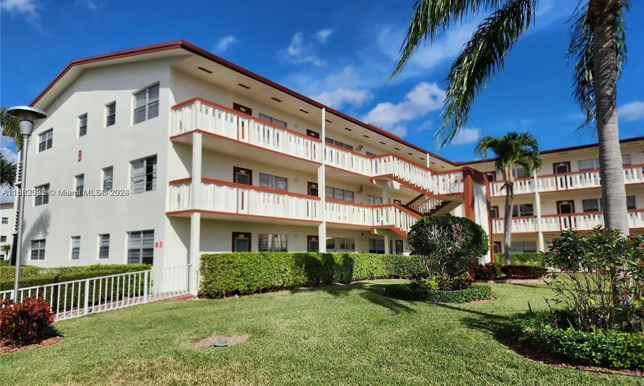 72 Brighton B # B, Boca Raton FL 33434