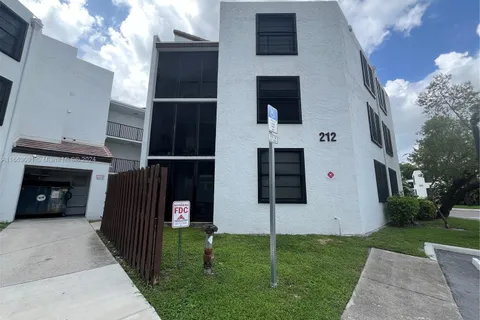 212 Lake Pointe Dr # 209, Oakland Park FL 33309