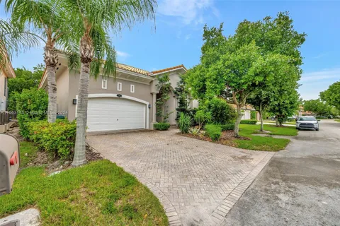 7666 SW 193rd Ln, Cutler Bay FL 33157