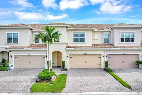 5125 Eucalyptus Dr, Hollywood FL 33021