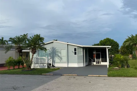 19800 SW 180 Ave Lot 392, Miami FL 33187