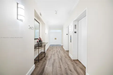 300 S Pointe Dr # 2603, Miami Beach FL 33139