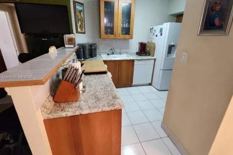 4350 Hillcrest Dr # 303, Hollywood FL 33021