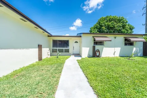 401 SW 64th Pkwy, Pembroke Pines FL 33023