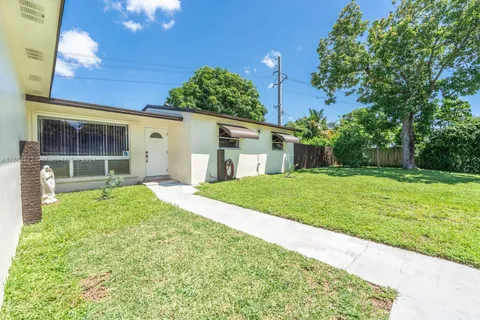 401 SW 64th Pkwy, Pembroke Pines FL 33023