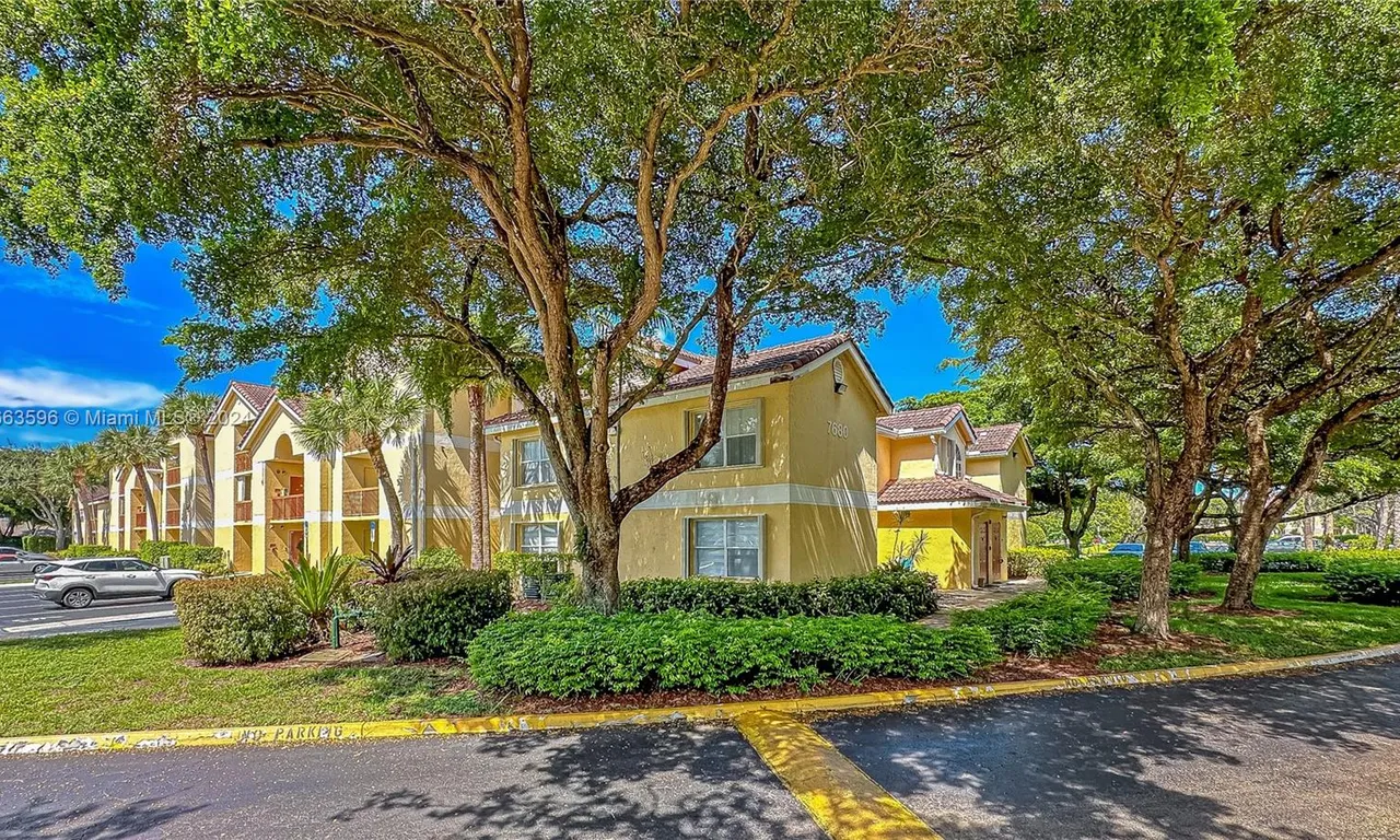 7680 Westwood Drive # 823, Tamarac FL 33321