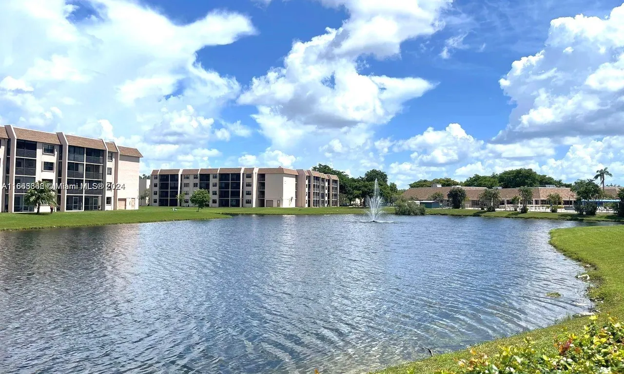 10303 Sunrise Lakes Blvd # 107, Sunrise FL 33322