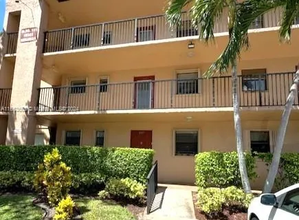 10303 Sunrise Lakes Blvd # 107, Sunrise FL 33322