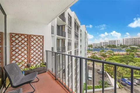 200 Leslie Dr # 901, Hallandale Beach FL 33009