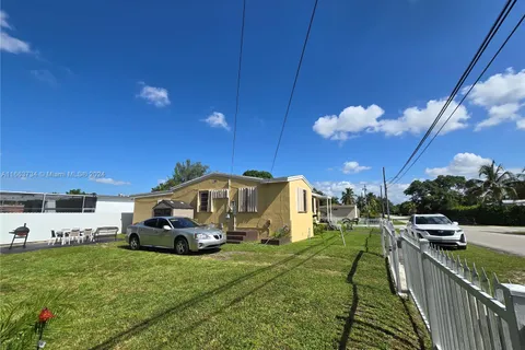 15550 NE 9th Ave, North Miami Beach FL 33162