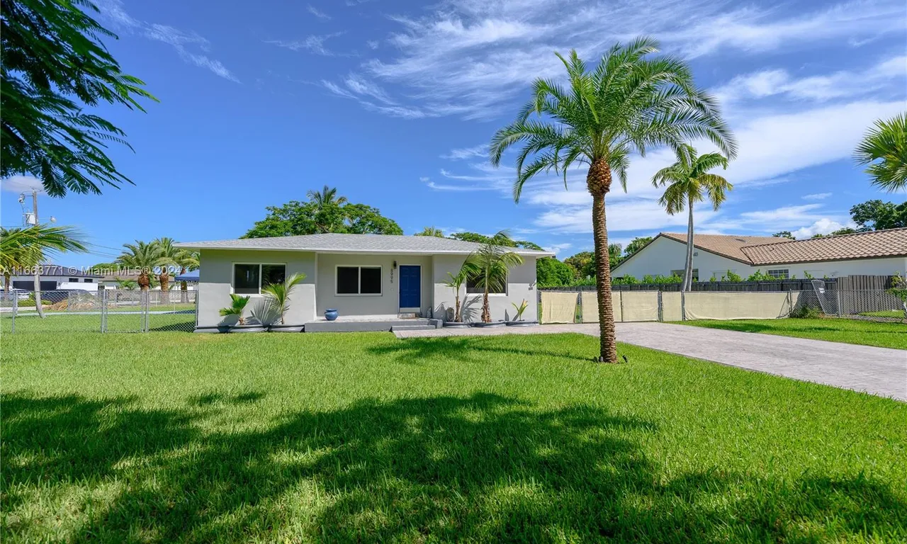 8995 SW 158th St, Palmetto Bay FL 33157