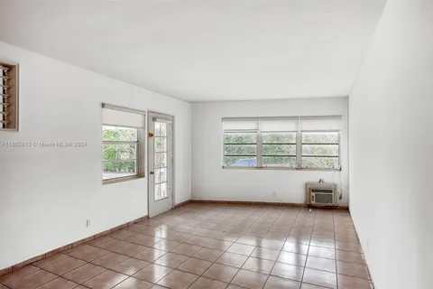 1925 Washington Ave # 4, Miami Beach FL 33139