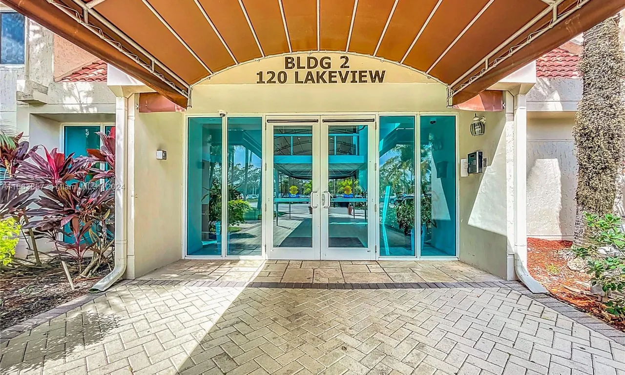 120 Lakeview Dr # 311, Weston FL 33326