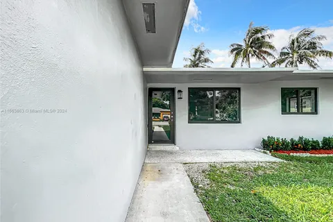 440 NE 174th St, North Miami Beach FL 33162