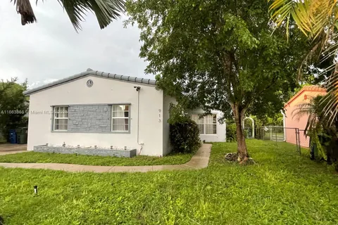 913 NE 5th St, Hallandale Beach FL 33009