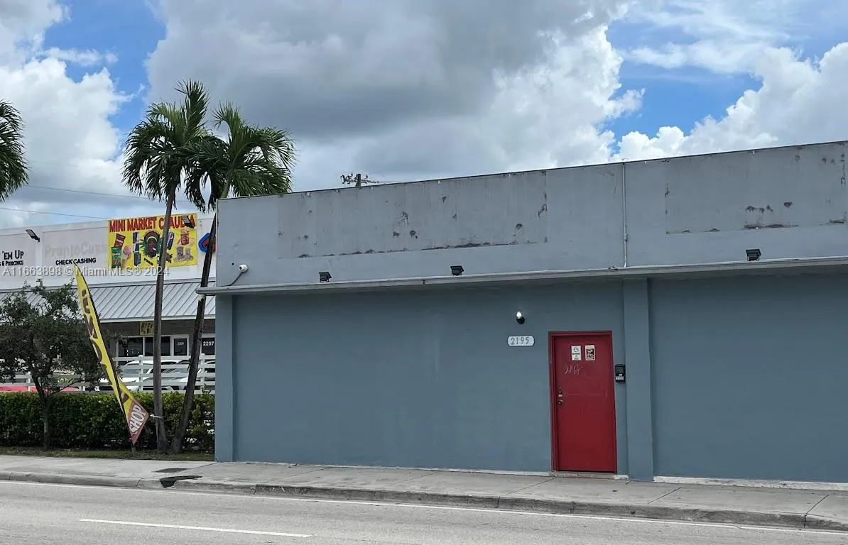 2195 NW 27 AVE, Miami FL 33142