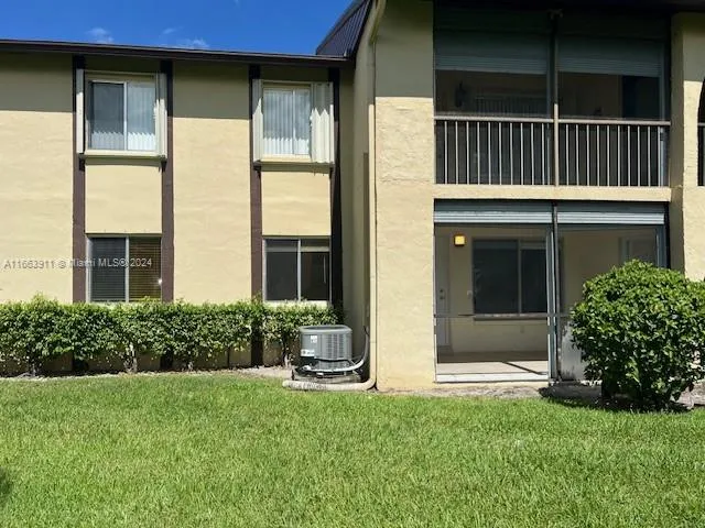 307 Pine Ridge Cir # 1, Green Acres FL 33463