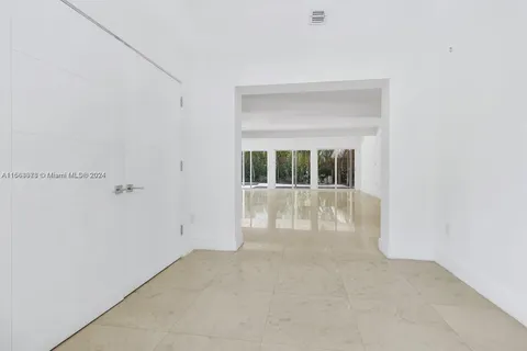 140 W Mashta Dr, Key Biscayne FL 33149