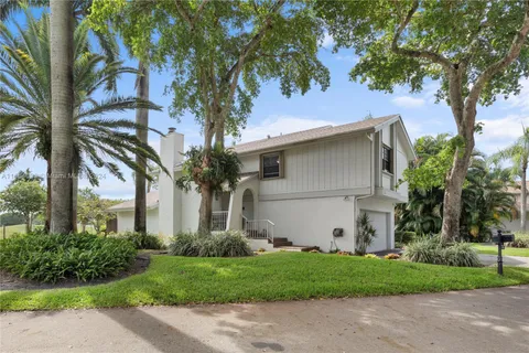 89 Juniper Rd, Hollywood FL 33021