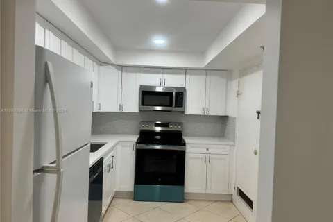 400 Kings Point Dr # 320, Sunny Isles Beach FL 33160