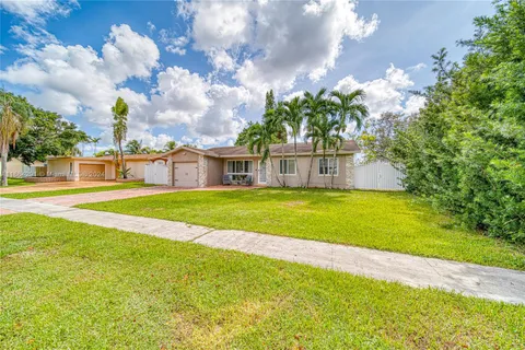 1211 NW 96th Ter, Pembroke Pines FL 33024