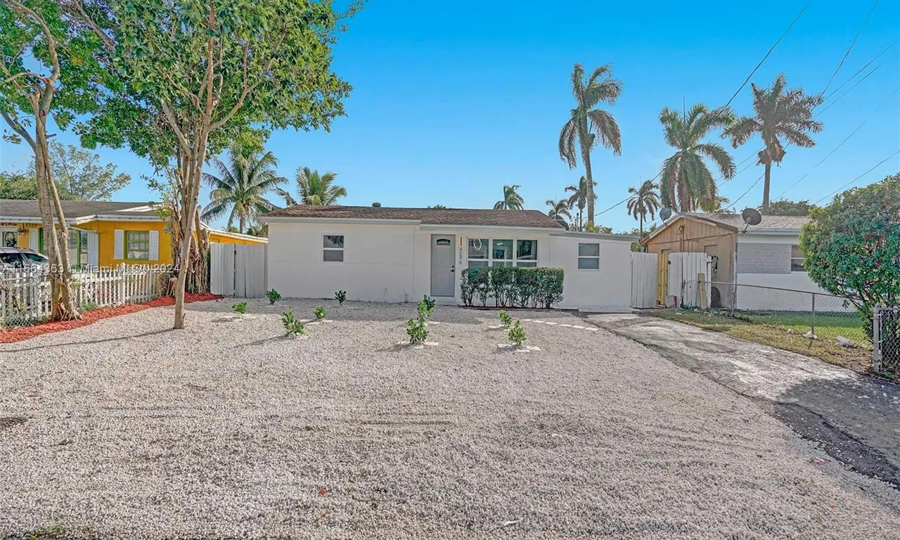 4296 SW 49th St, Dania Beach FL 33314