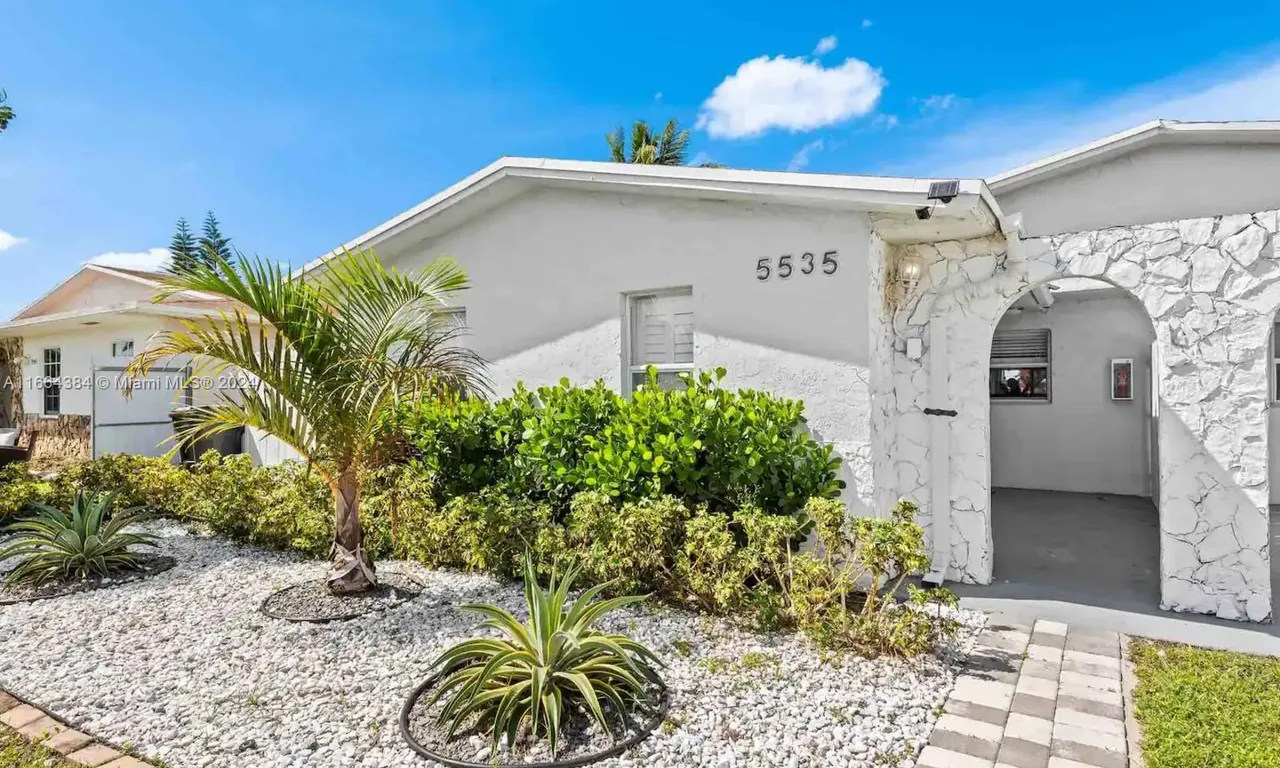 5535 SW 24th Ave, Dania Beach FL 33312