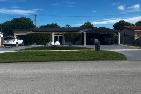 565 W 76th St, Hialeah FL 33014