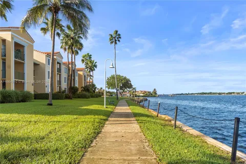 160 Yacht Club Way # 110, Hypoluxo FL 33462