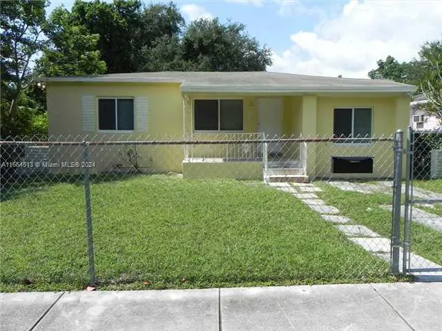 124 NE 118th St, North Miami FL 33161