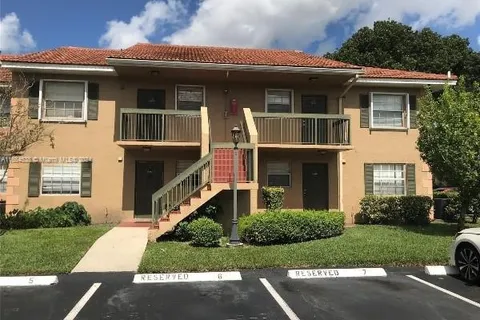 10457 NW 8th St # 105, Pembroke Pines FL 33026