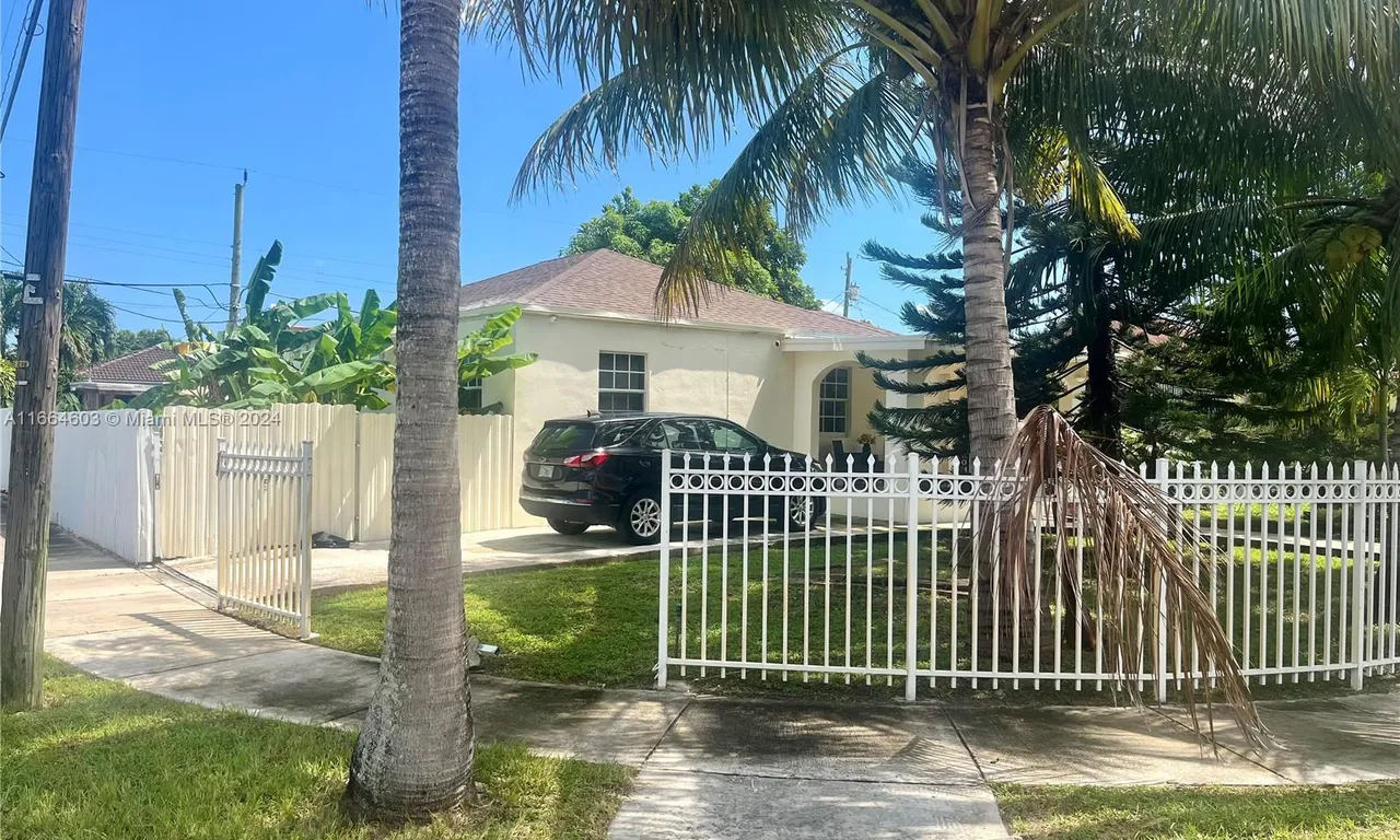 521 NW 32nd Pl, Miami FL 33125