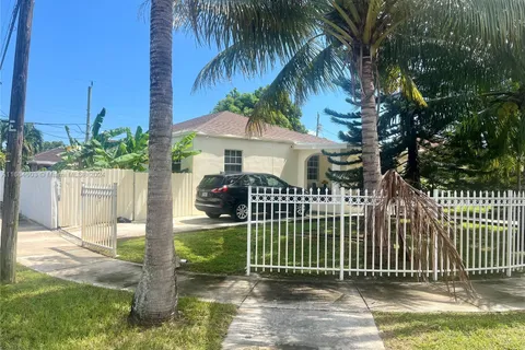 521 NW 32nd Pl, Miami FL 33125