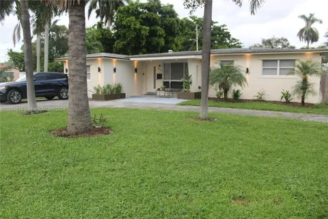 903 N Golf Dr, Hollywood FL 33021