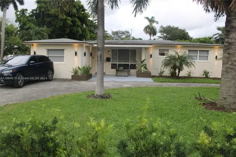 903 N Golf Dr, Hollywood FL 33021