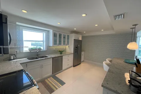 5001 Collins Ave # 14A, Miami Beach FL 33140