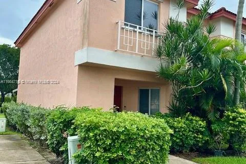 763 NW 208th Ter, Pembroke Pines FL 33029