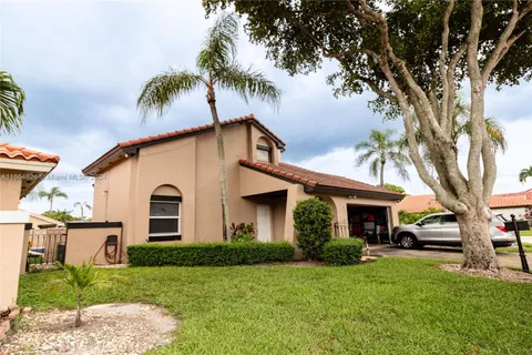 17338 NW 61st Pl, Hialeah FL 33015