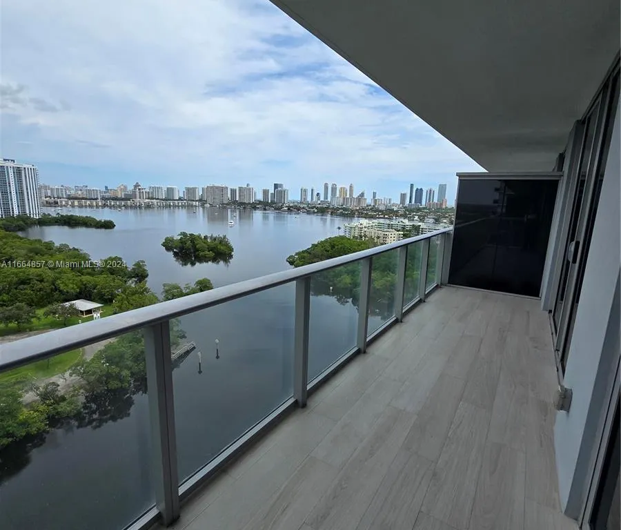 16385 Biscayne Blvd # 1606, North Miami Beach FL 33160