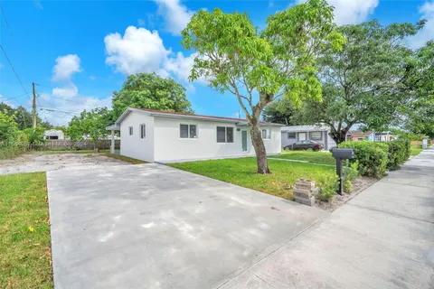 3351 NW 209th Ter, Miami Gardens FL 33056