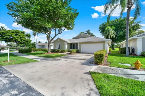 527 SE 27th Dr, Homestead FL 33033