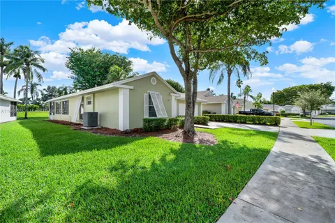 527 SE 27th Dr, Homestead FL 33033