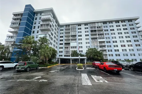 4200 Hillcrest Dr # 1004, Hollywood FL 33021