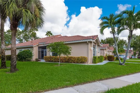 8077 Key West Ln, Boynton Beach FL 33472