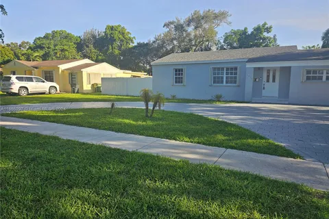 1470 NE 138th St, North Miami FL 33161