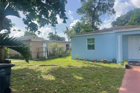 1010 NE 138th St, North Miami FL 33161