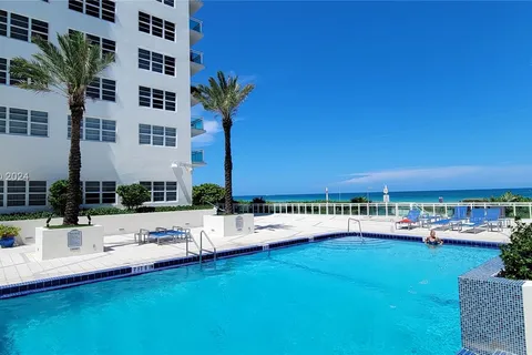 6917 Collins Ave # 1512, Miami Beach FL 33141